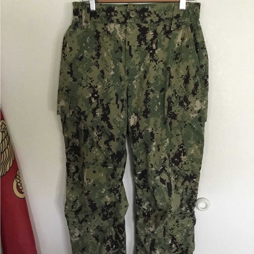 US Navy Nwu type iii green digital trousers size medium extra short